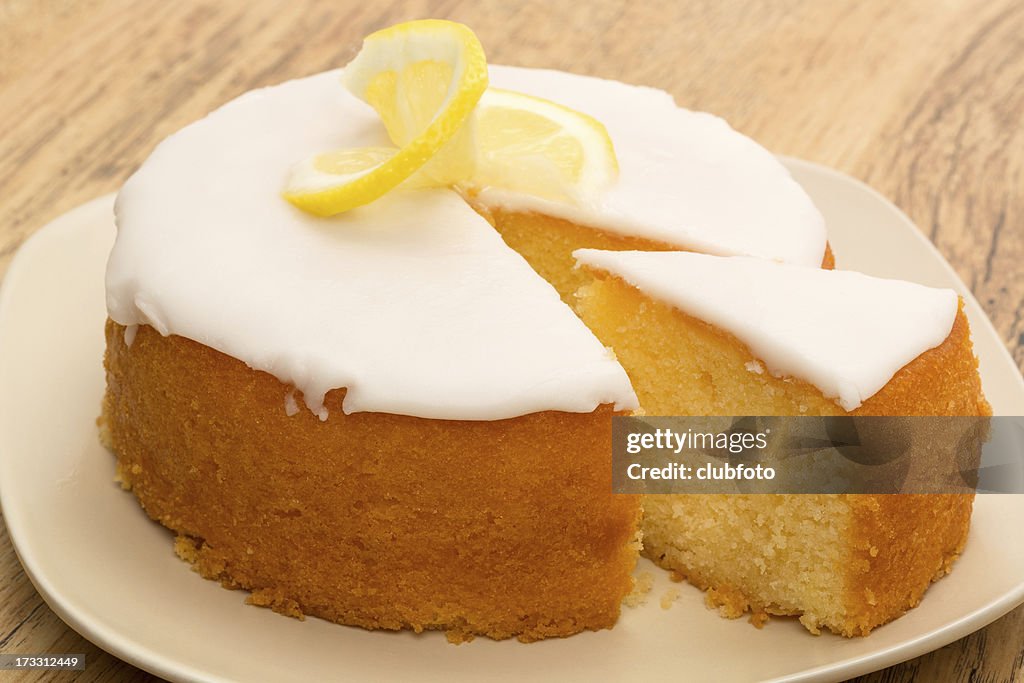 Lemon drizzle cake