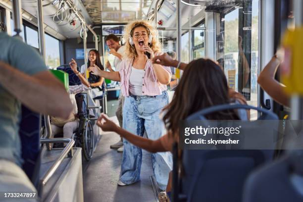 ¡fiesta en un autobús! - man riding bus fotografías e imágenes de stock
