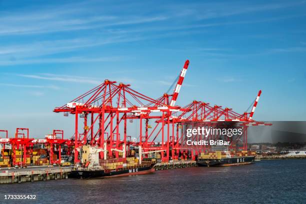 port of liverpool deep water container terminal - port of liverpool stock pictures, royalty-free photos & images