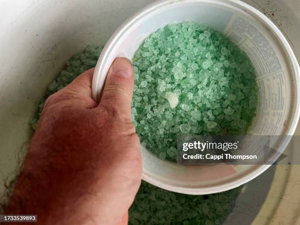 hand holding ice melting salt for winter - salz streuen stock-fotos und bilder