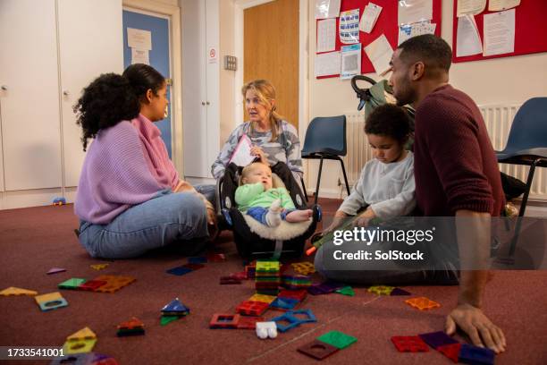 meeting in a community centre - assistente social imagens e fotografias de stock