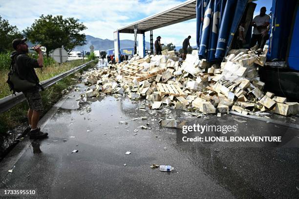 Winegrowers destroy bottles of wine from a lorry during a road blocking demonstration to protest against imports of Spanish wine, on the motorway at...