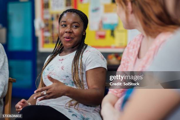 a comfortable environment - black women friends talking stock pictures, royalty-free photos & images