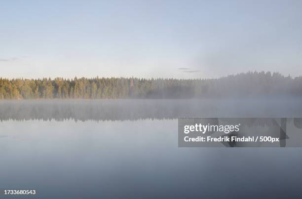 scenic view of lake against sky - årstid stock-fotos und bilder