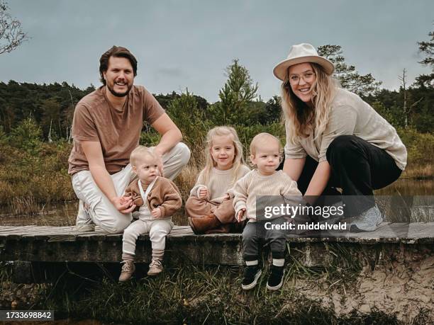 posing young family having a holiday shoot - photo shoot at home stock pictures, royalty-free photos & images