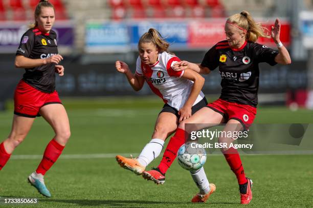 Kim Hendriks of Excelsior battles for the ball with Tess van Bentum of Feyenoord during the Azerion Vrouwen Eredivisie match between Excelsior and...