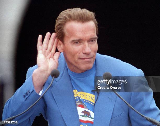 356 Arnold Schwarzenegger 1992 Photos & High Res Pictures - Getty Images