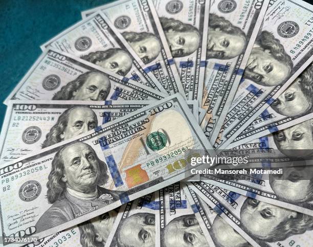 dollars - banconota da 1 dollaro statunitense foto e immagini stock