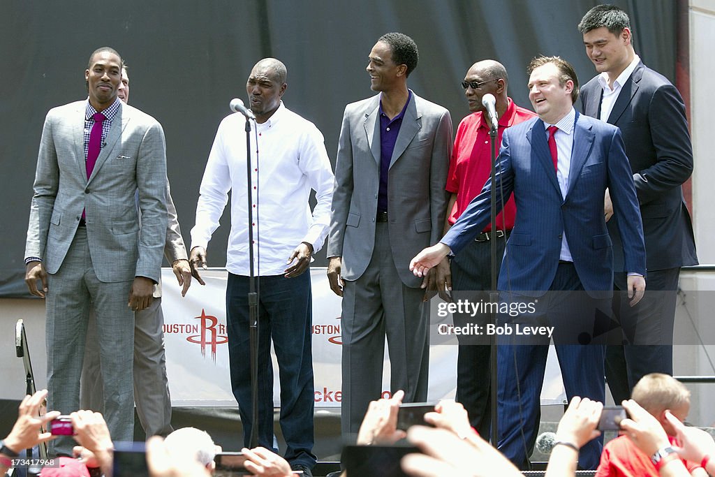Dwight Howard greets a large crowd of fans after he was introduced as ...