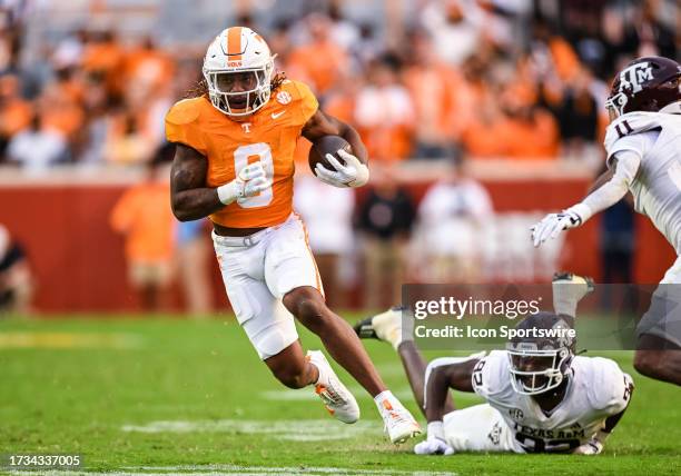 Tennessee Volunteers running back Jaylen Wright runs the ball during the college football game between the Tennessee Volunteers and the Texas A&M...