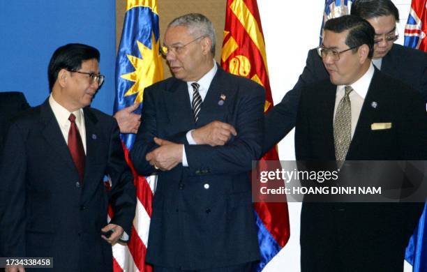 State Secretary of State Colin Powell talks with his counterparts from Vietnam Nguyen Dy Niem and Thailand's Surakiart Sathirathai in Phnom penh, 18...