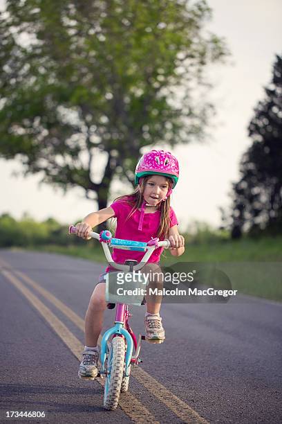 girl on a bike - 4 5 jahre stock-fotos und bilder