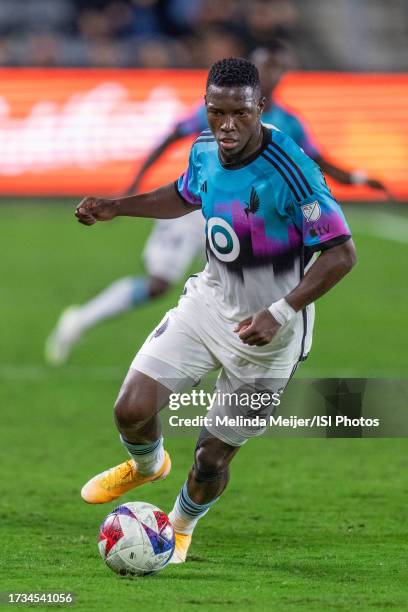 Bongokuhle Hlongwane of Minnesota United dribbles the ball during the match between LAFC and Minnesota United during a game between Minnesota United...