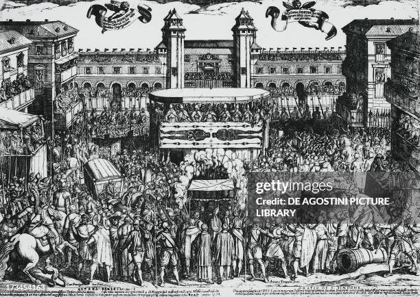 View of Piazza del Castello, Turin, during the ostension of the Holy Shroud, 4th may 1613, by Antonio Tempesta engraving. Italy, 17th century.