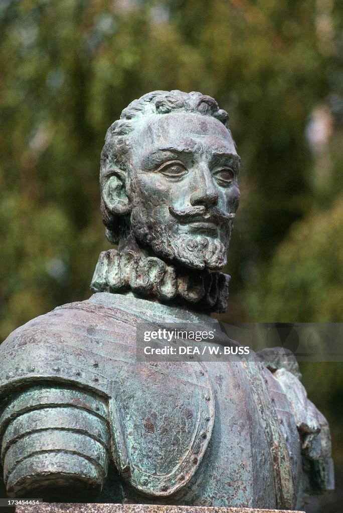 Monument to Pedro de Valdivia...