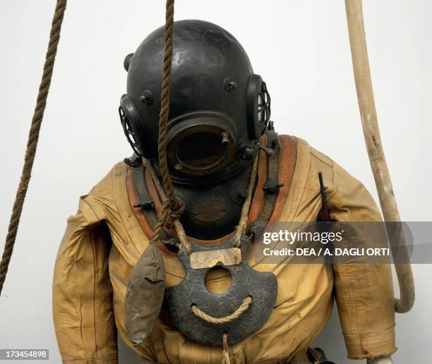 Diving suit, 20th century. Milan, Civico Museo Navale Didattico