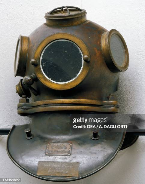 Diving helmet, 20th century. Milan, Civico Museo Navale Didattico