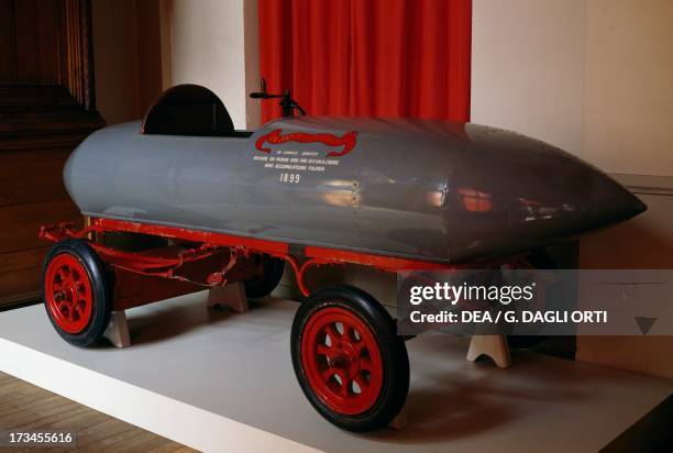 La Jamais Contente, automobile belonging to the Belgian racer Camille Jenatzy, electric motor with Funen rechargeable battery, speed 105 km / h 19th...