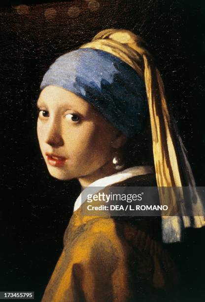 Girl with a Pearl Earring, 1665-1666, by Johannes Vermeer , oil on canvas, 44.5x39 cm. The Hague, Mauritshuis