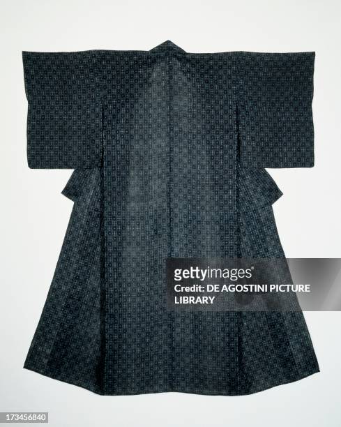 Summer material kimono for women , Taisho period , in ramie, with geometric shape cross pattern, 148.6 x125.6 cm, dip dyed indigo, Japan.