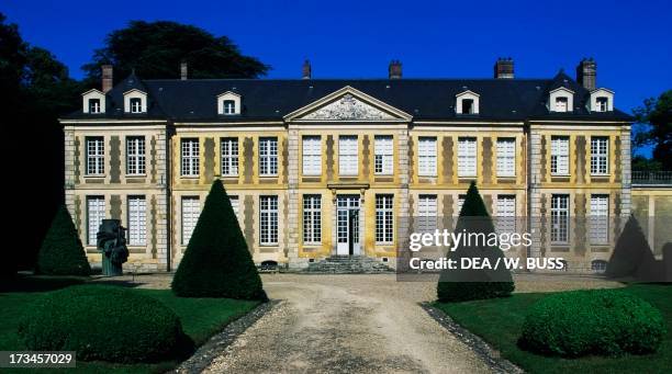 80 Chateau De Coubertin Stock Photos, HighRes Pictures, and Images
