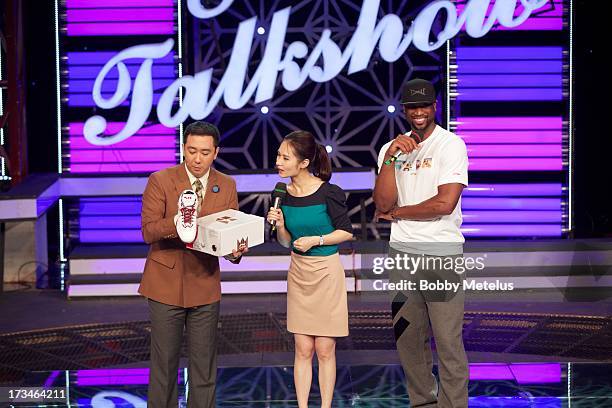 Dwyane Wade and Wang Zijian Dwyane Wade appears on China's No. 1 rated talk show the "80's Talk Show" with popular comedian and host Wang Zijian on...