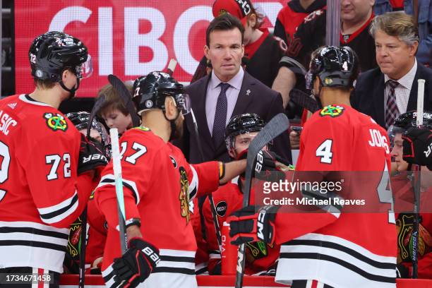 Head coach Luke Richardson of the Chicago Blackhawks talks with his team during a huddle in the third period of a preseason game against the...