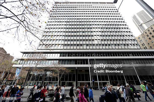 Pedestrians walk past the Reserve Bank of Australia headquarters in the central business district of Sydney, Australia, on Monday, July 15, 2013....