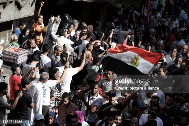 October 2023, Egypt, Cairo: Egyptians take part in a protest in support of Palestinians at al-Azhar Mosque in Old Cairo. Photo: Omar Zoheiry/dpa