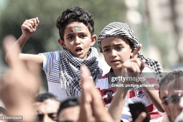 October 2023, Egypt, Cairo: Egyptians take part in a protest in support of Palestinians at al-Azhar Mosque in Old Cairo. Photo: Omar Zoheiry/dpa