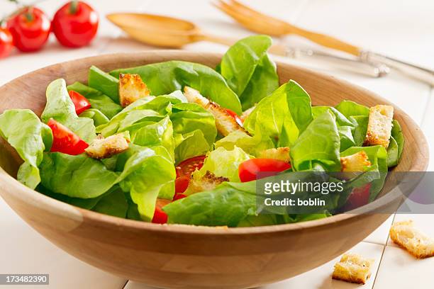 fresh salad - huvudsallat bildbanksfoton och bilder