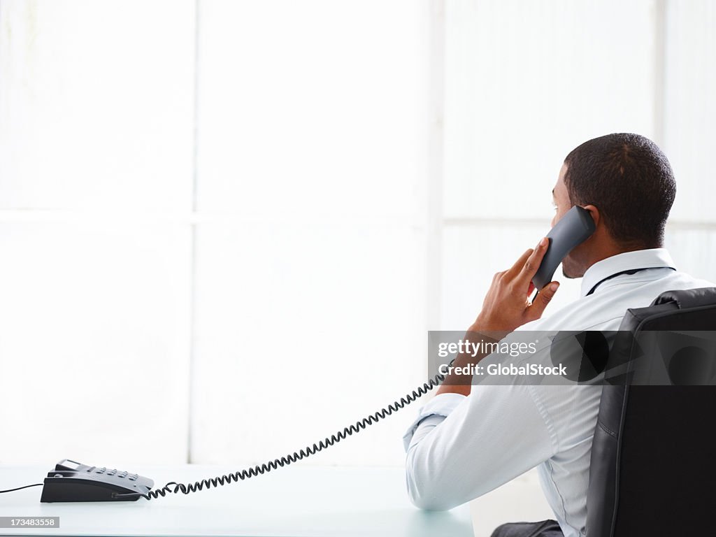 Geschäftsmann Gespräch am Telefon