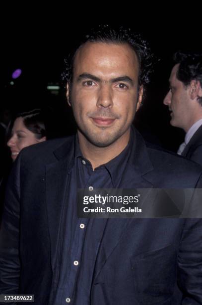 Alejandro González Iñárritu attends the premiere of "Amores Perros" on March 27, 2001 at the GCC Galaxy 6 Theater in Hollywood, California.