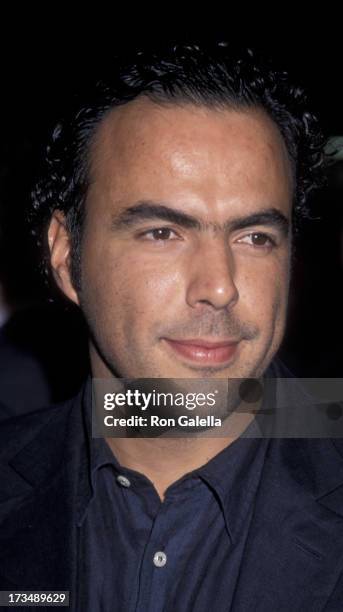 Alejandro González Iñárritu attends the premiere of "Amores Perros" on March 27, 2001 at the GCC Galaxy 6 Theater in Hollywood, California.