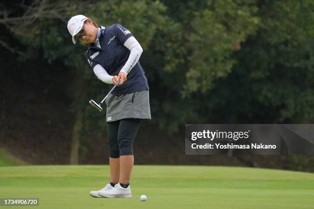 Sakura Yokomine of Japan attempts a putt on the 18th green during the second round of Udon-Ken Ladies Golf Tournament at Mannou Hills Country Club on...