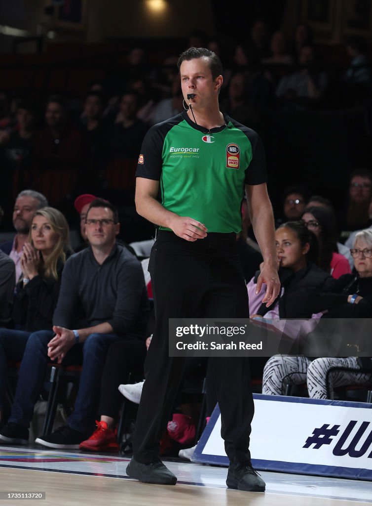 NBL Rd 3 - Adelaide 36ers v Illawarra Hawks