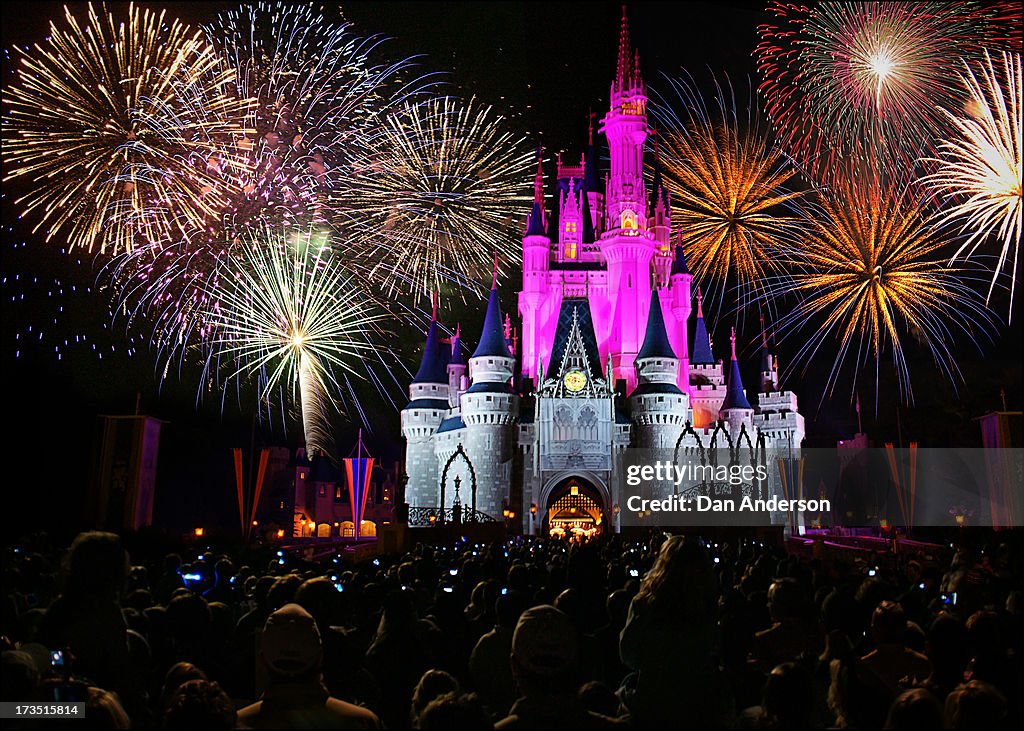 Walt disney world - magic kingdom castle fireworks