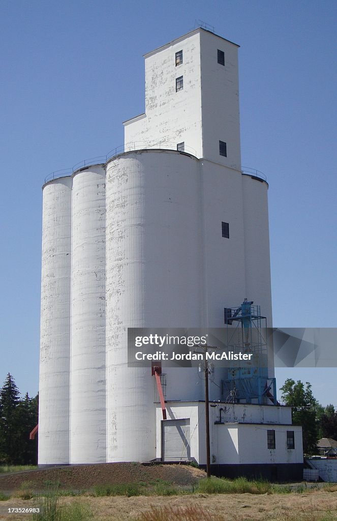 Grain Elevator (Grass Valley, Oregon)