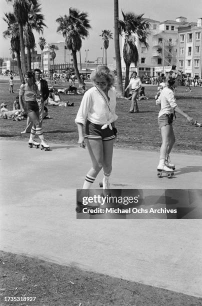 Roller skating on the beachfront of Venice Beach, in the Venice neighbourhood of Los Angeles, California, circa 1980.