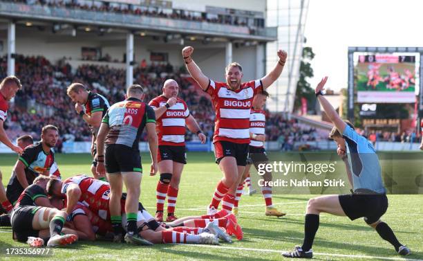 Harry Elrington of Gloucester celebrates after Arthur Clark of Gloucester scores their first try during the Gallagher Premiership Rugby match between...