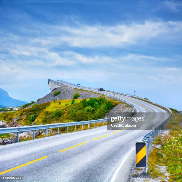 storseisundet bridge, norway - romsdal in norway stockfoto's en -beelden