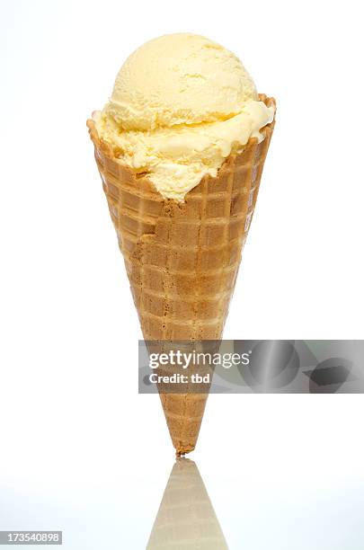 barquilla de helado de vainilla - barquilla de helado fotografías e imágenes de stock