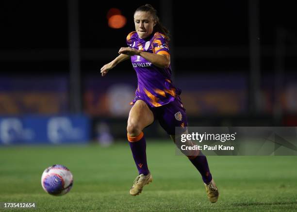 Natasha Rigby of the Glory in action during the round one A-League Women match between Perth Glory and Western United at Macedonia Park on October...