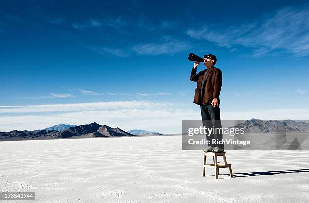 message important (xxl - tabouret photos et images de collection