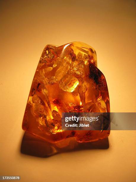 guenuine ostsee amber - bernstein stock-fotos und bilder
