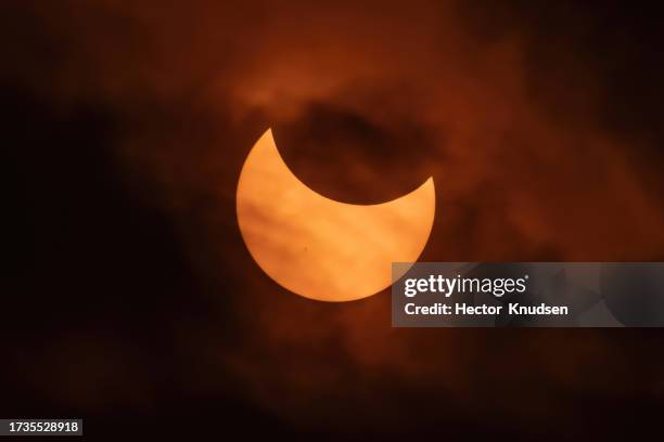 annular solar eclipse - eclissi solare foto e immagini stock