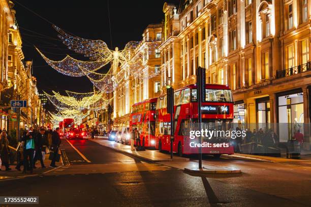 christmas lights in regent street, london, uk - piccadilly circus city of westminster stockfoto's en -beelden