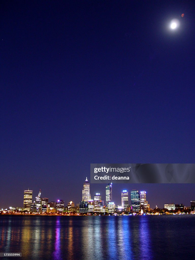 Perth, Australia toma la ciudad por la noche