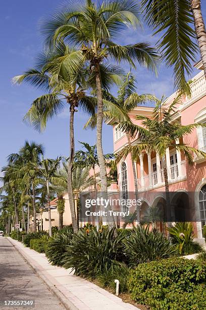 sidewalk on fifth - naples florida stock pictures, royalty-free photos & images