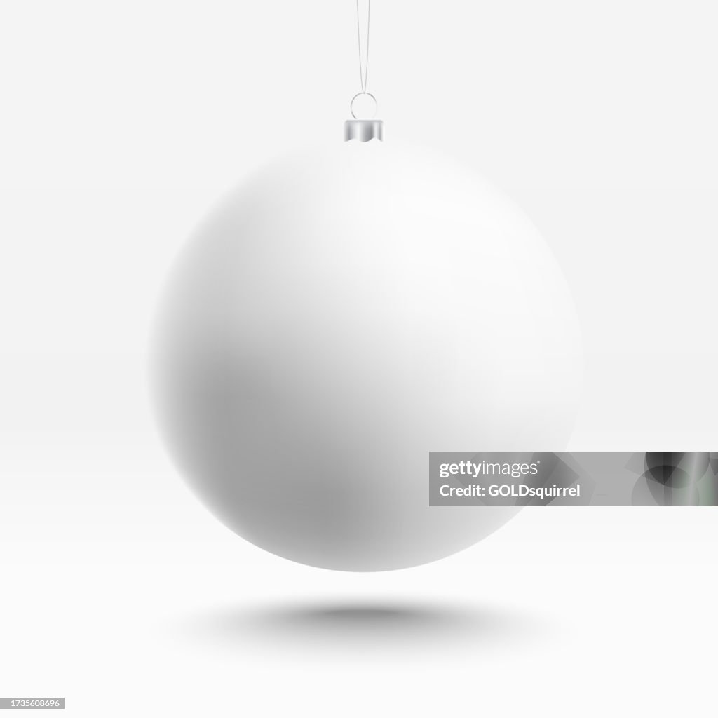 Illustration réaliste d’une boule de Noël avec effet 3D en vecteur - design minimaliste dans les tons de blanc - un grand objet rond isolé juste au-dessus de la surface blanche, projetant une ombre délicate